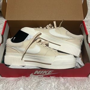 Nike Court Legacy Lift